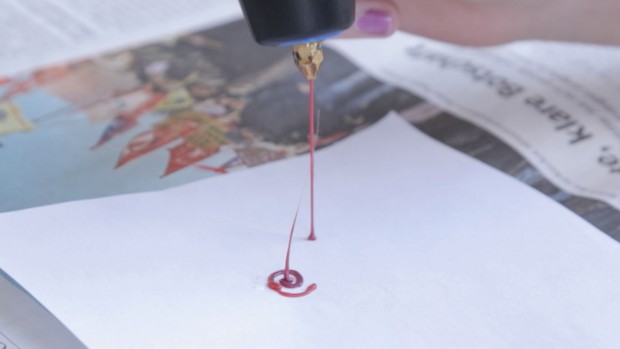 Mit dem 3Doodler kann man auch in die Höhe malen.